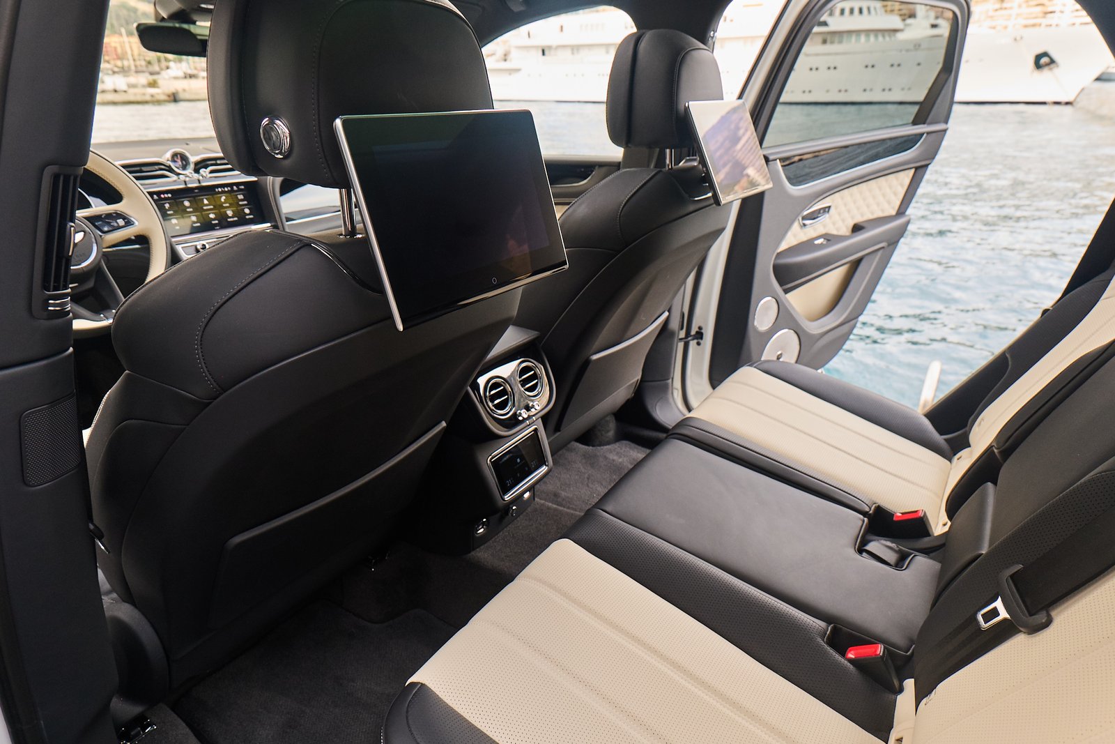Bentley Bentayga — photo 9